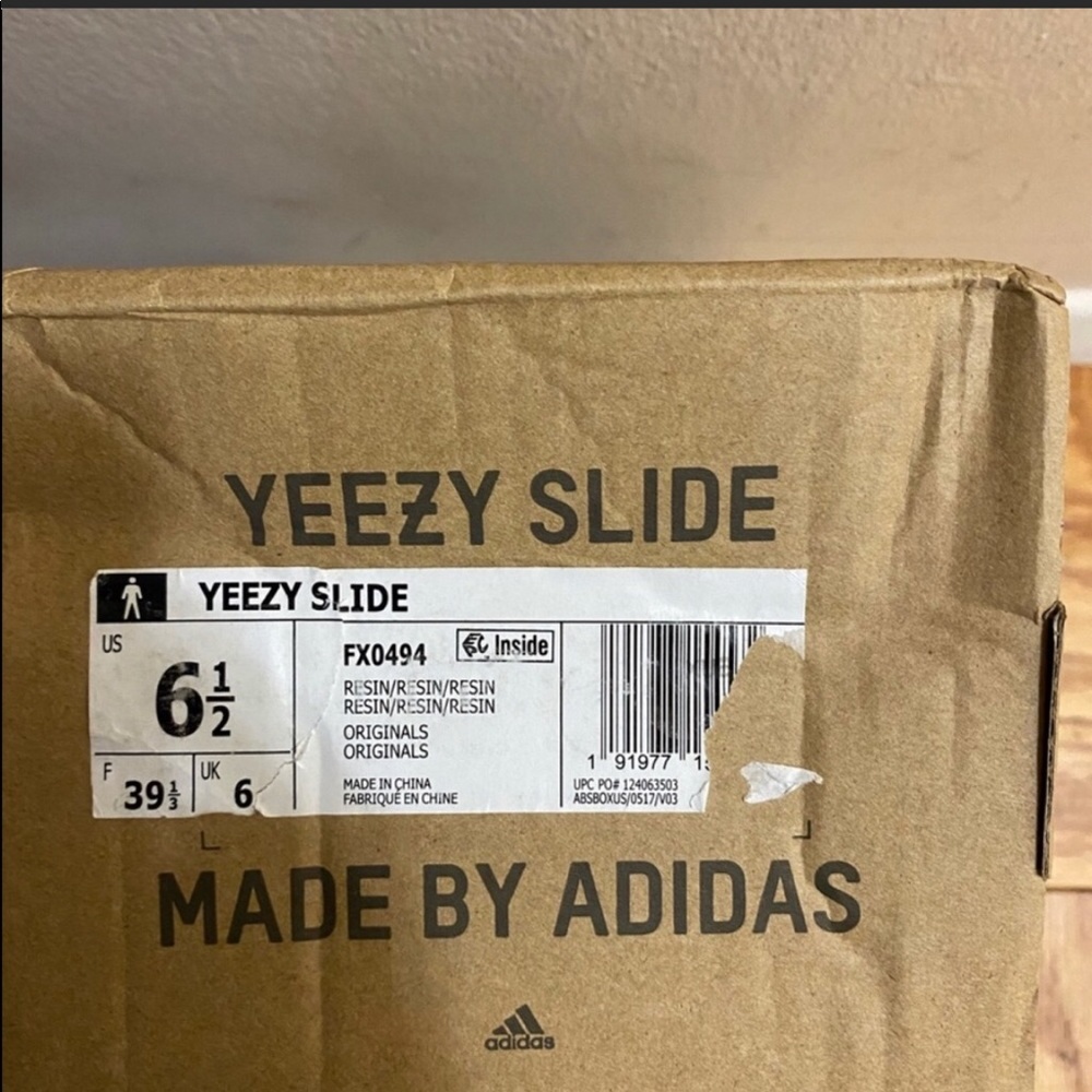 Yeezy Slides - Picture 3 of 4